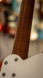 MARCEAU GUITARS® ELEGANTE ROASTED FLAMED MAPLE NECK ARTIC WHITE MAT – Image 7