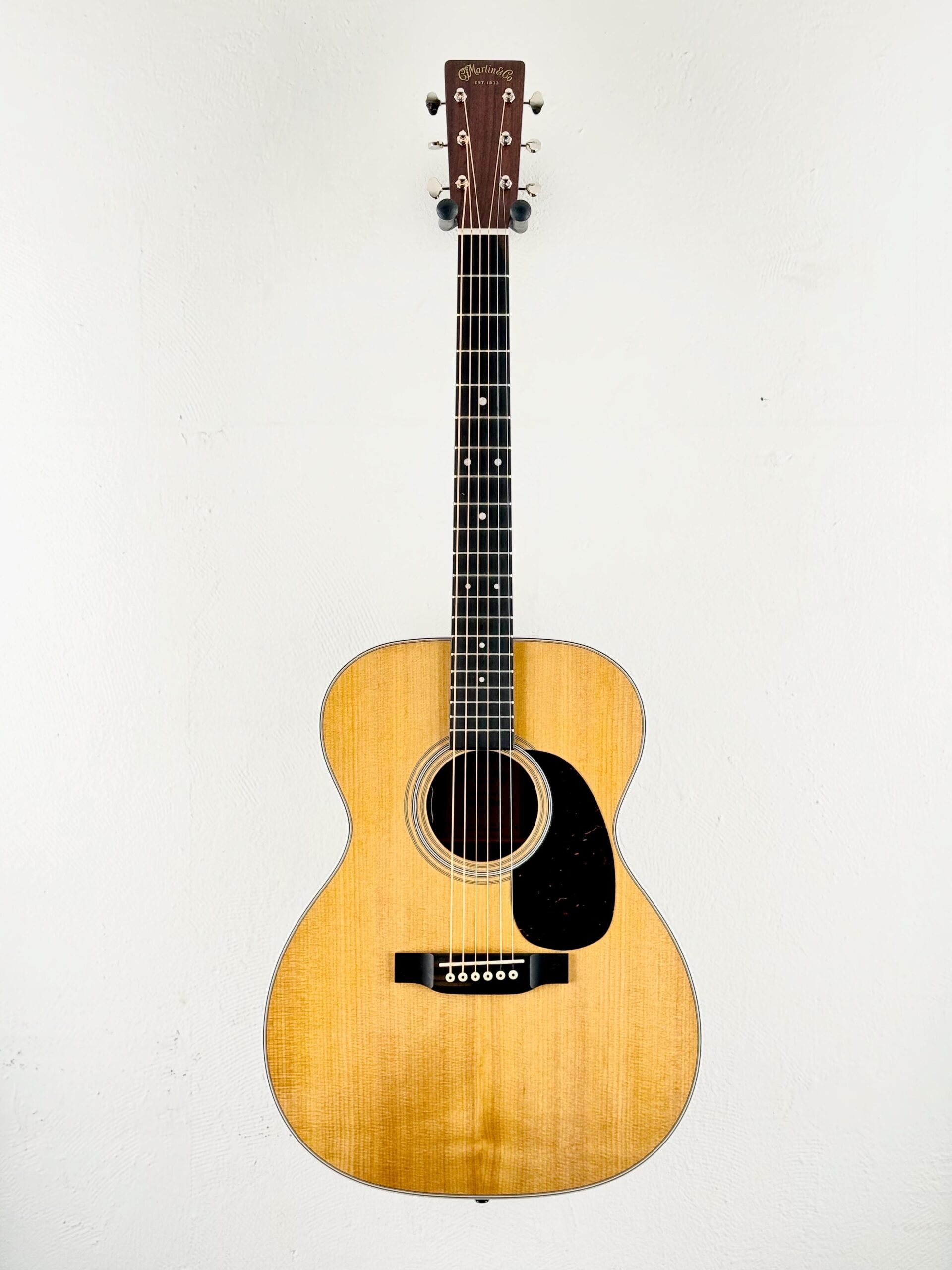 MARTIN 000E Retro Plus Granadillo Guitar – Image 1